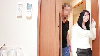 FC2-PPV-4596068 相思相愛の仲良し夫婦がなぜ出演！？妻を他人に寝取られて嫉妬したい欲望に取り憑かれた夫の願望を叶えるために他人棒を受け入れる！