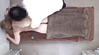 FC2-PPV-4608488 【無/本編ムフフ】下半身ムッチリのちっぱいお*さんはチンコ好きすぎ？掴んで咥えて当然のＳＰマッサージ中もまだチンコ触ってくるんだからっ！！