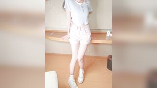 ⚫️【宅男女神】，推特极品福利姬【全世界最好的酒】完整福利②，白皙无毛粉鲍，肛塞跳蛋水晶棒紫薇，白浆泛滥