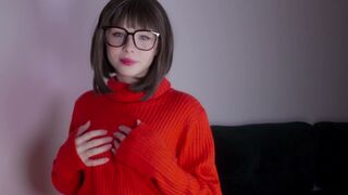 ⚫️【2025年新品】，Onlyfans极品高颜值，美乳白虎萝莉COSER【Kovicki】付费福利，火辣红毛衣，外纯内骚