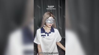 重口警告!久违的精液吃播回来啦!!把堂妹调教成为吃精液和尿液母狗「Jojo九九」浓浓的精液射在巧克力上喂我吃,谁敢射?