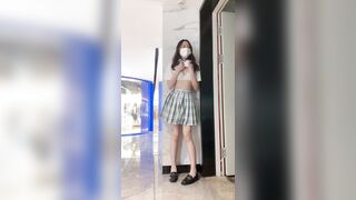 ✅主人露出任务 清纯学妹 商场露出挑战！人前女神 人后被主人支配玩弄的小狗，清纯靓丽外表下是个反差婊母狗