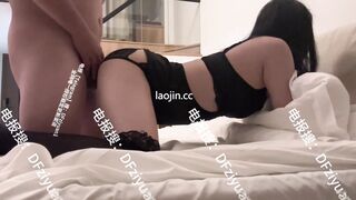 2025年最新，大神包养流出，【巅峰MALONG精品48】，01年厦航空姐，完美露脸，极品美女，奶子圆润雪白，尤物