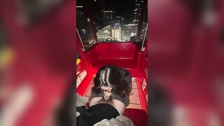 武汉张婧，和男友喜爱露出，大胆动作尺度大，洗浴中心当场吃鸡