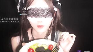 重口警告!堂妹的精液食物吃播「joioio」「九九」「犬九」《精液食物-精液沙拉》喉咙被插到隆起,深喉射了两次在水果上
