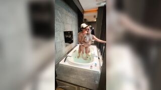 2025年7月最新，【外站大神约啪】，极品巨乳小嫩妹从浴缸里干到洗澡间，女主清纯白嫩，完美露脸，最佳的床上伴侣