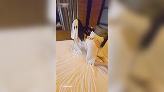 ⚫️最新流出，大奶美鲍颜值女模【慕慕Momo毛毛喵】露脸性爱，COS杏子夫人幽靈娘被摄影师潜规则连玩带操(2V)2