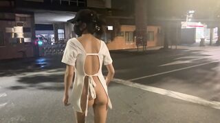 ⚫️8月新流出，天花板露出狂人御姐【cikaimoon】最新作品，大街上人来人往真空逛街，超市买烟