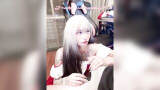 ∮∮∮【新作】符文战士『阿璃Ahri』9月6日更新 吃鸡，兔女郎与粉丝互动自插，后被男友压在身下爆插-2