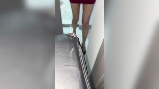 【艳遇淫情】偷腥的猫 - 齐逼无内包臀裙少妇勾引外卖员 被强制口交女上位自动档开车 无套榨射