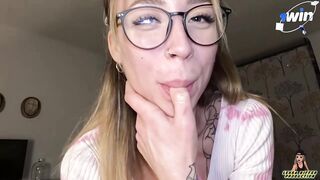 Amateur eighteen year uber-cute chick attempts DT with tiny super-cute tits, gets